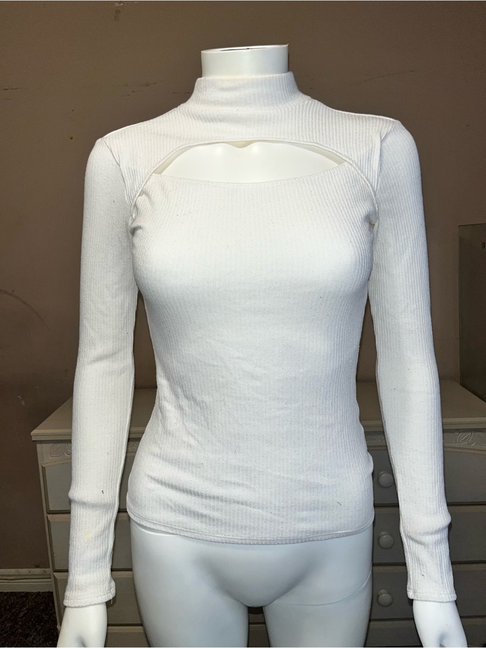 Dynamite White Ribbed Mock Neck Long Sleeve Top with Front Cutout